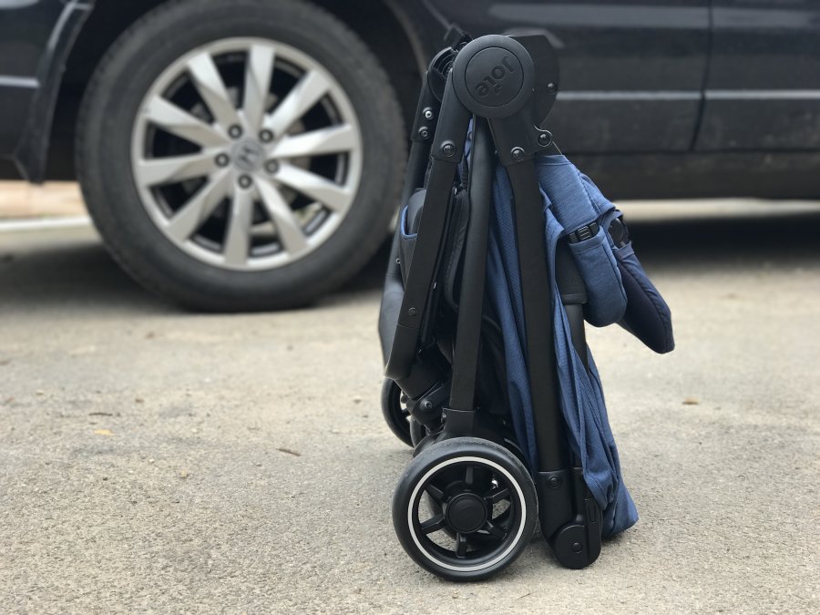 If you're looking for a travel stroller, the Joie Pact Lite pushchair is one of the best. We review this light buggy that can be carried as hand luggage and is perfect for newborn babies, toddlers and pre-schoolers. For an in depth stroller review and to help you choose which pushchair will suit your travel needs most, read on.