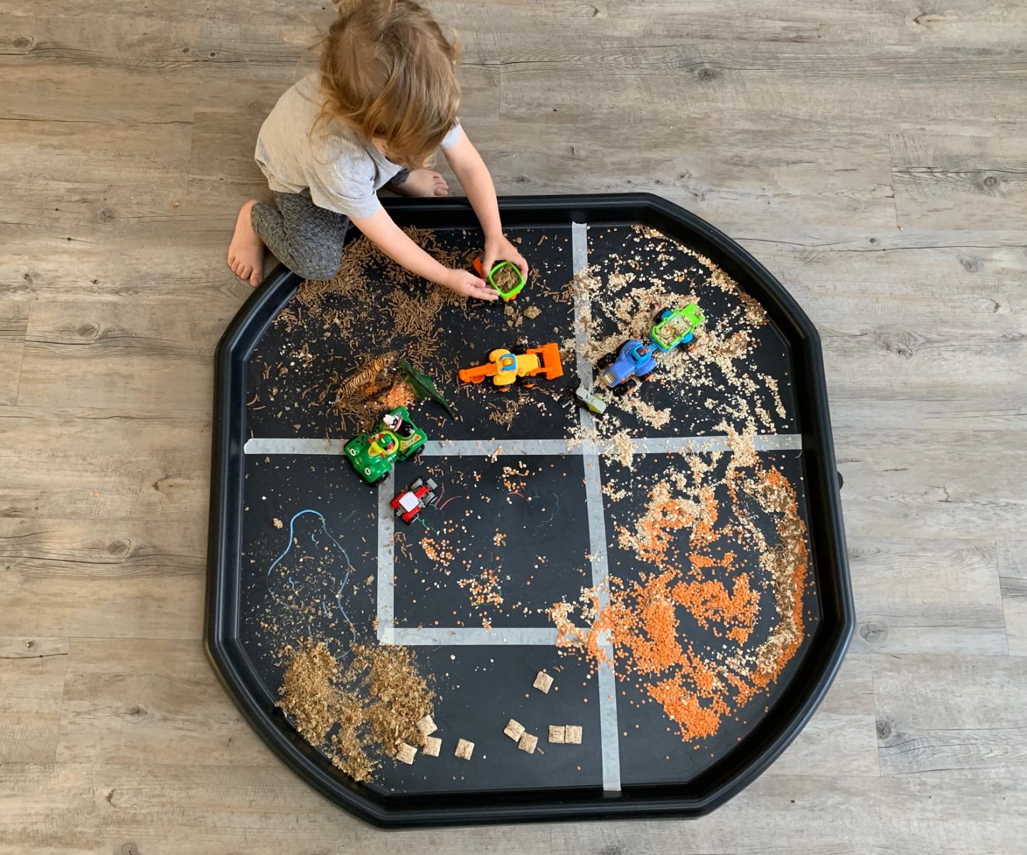 Simple tuff tray ideas for busy parents. Create a small farm play station with household ingredients, perfect for construction sites or farmyard fun.